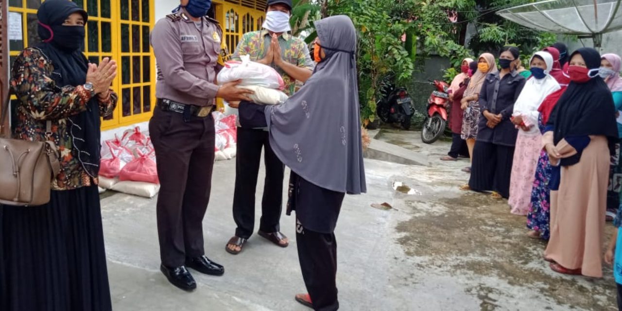 Sinergi TNI-POLRI dan Pemko Payakumbuh, 3 Pilar Kelurahan Balai Tonga Koto Berbagi Sembako Kepada Warga Miskin