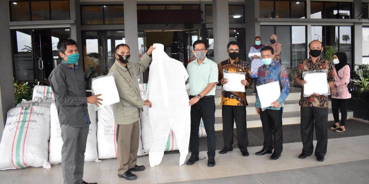 Serahkan 2160 Baju Hazmat, Wawako Payakumbuh Erwin Sambut Mandalay Grup