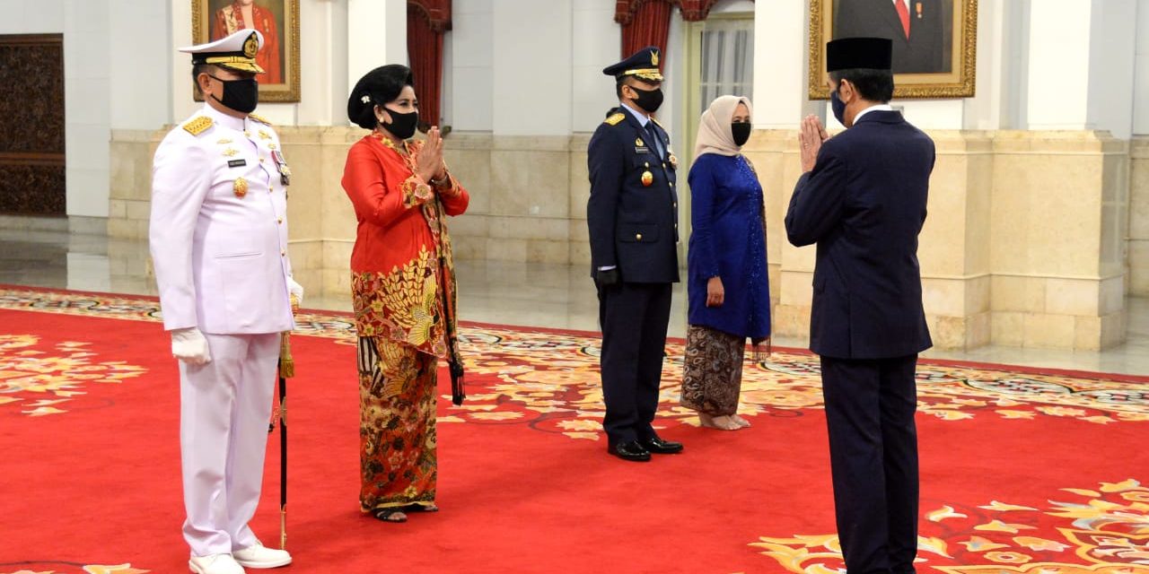 Presiden Jokowi Lantik KSAL dan KSAU di Istana Negara