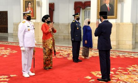 Presiden Jokowi Lantik KSAL dan KSAU di Istana Negara