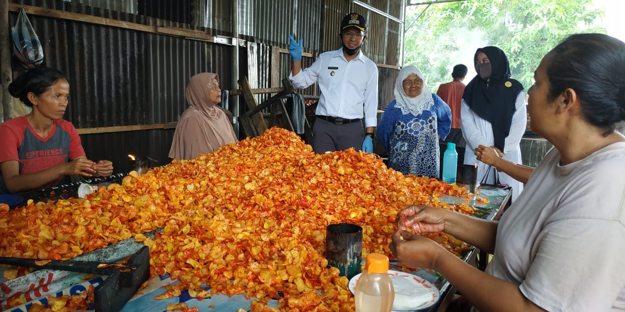 Wawako Erwin Yunaz Tinjau Industri Rumahan Warga Di Payolansek