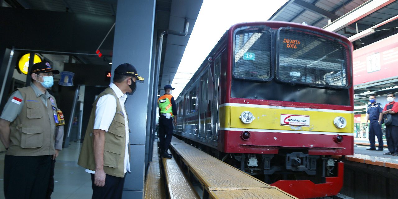 Tinjau Stasiun Manggarai, Ketua Gugus Tugas: Kepatuhan Masyarakat Meningkat