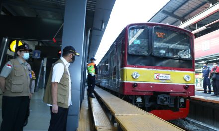 Tinjau Stasiun Manggarai, Ketua Gugus Tugas: Kepatuhan Masyarakat Meningkat