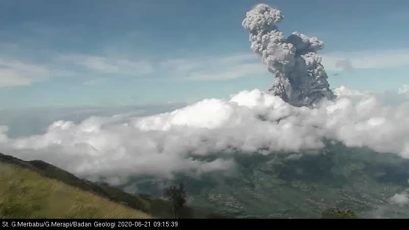 Merapi Keluarkan Kolom Erupsi 6.000 m dari Puncak