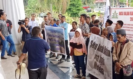 AKSI JALAN KAKI SAD DAN PETANI JAMBI DARI JAMBI MENUJU ISTANA NEGARA