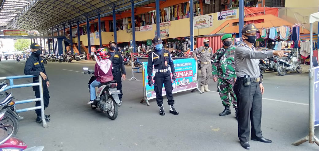 Tetap Komit, Trantib Pasar Kota Payakumbuh Terus Tegakkan Protokol Covid-19 Di New Normal