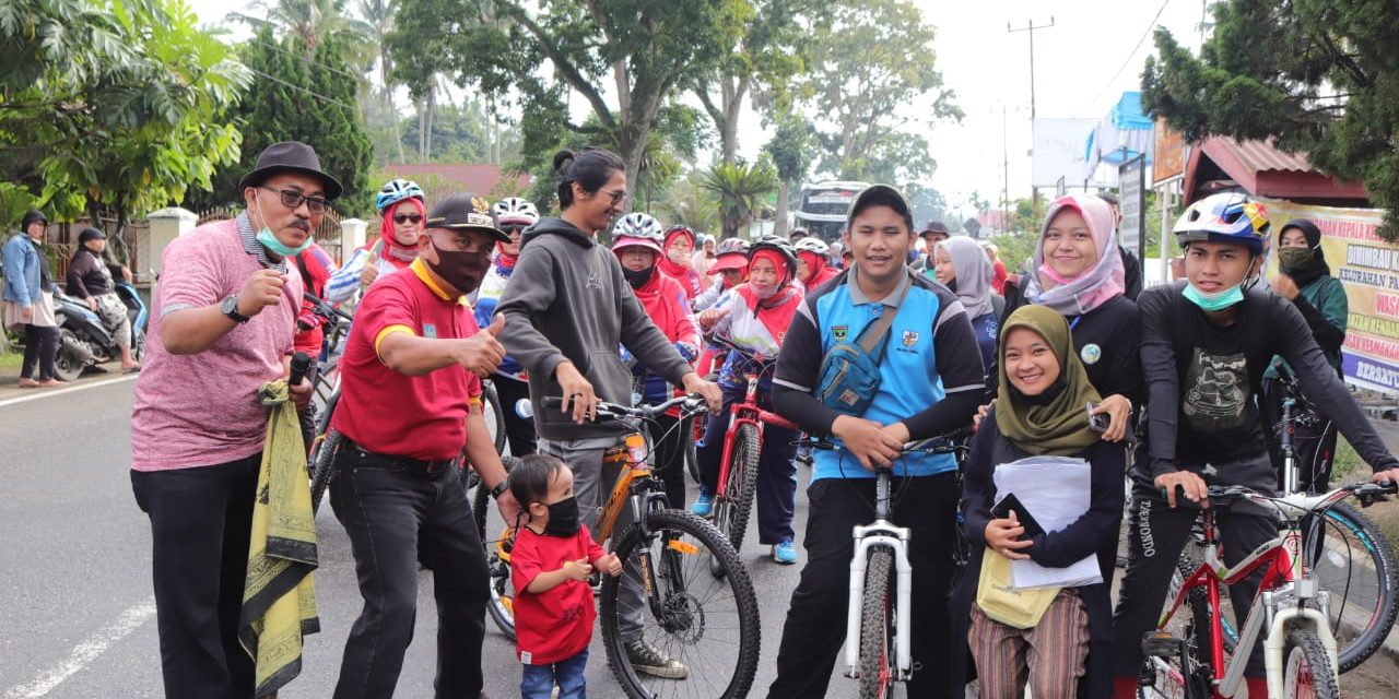 Gowes Berhadiah Semarakkan Pelepasan Mahasiswa KKN Di Padang Data Tanah Mati