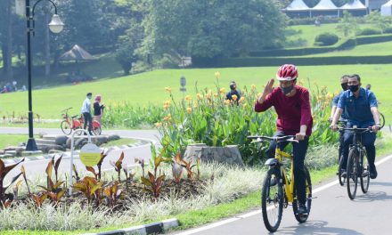 Sambil Berolahraga, Presiden Sampaikan Hasil Uji Swabnya