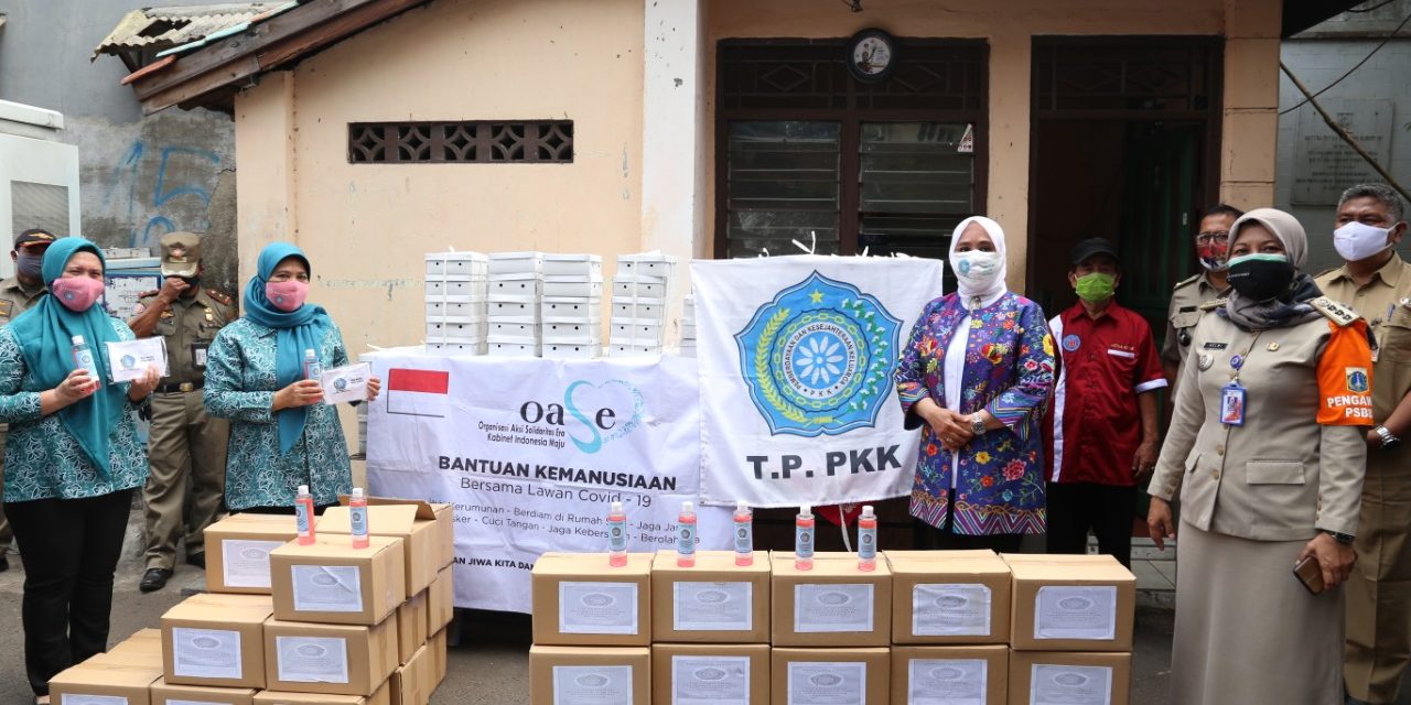 Ketum TP PKK Pusat Bagikan Masker dan Sosialisasi Protokol Kesehatan di Kelurahan Johar Baru, Jakarta Pusat