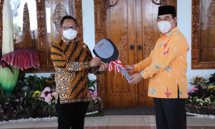 Mendagri Apresiasi  Bupati Rejang Lebong Bagikan 2,5 Juta Masker pada Masyarakat