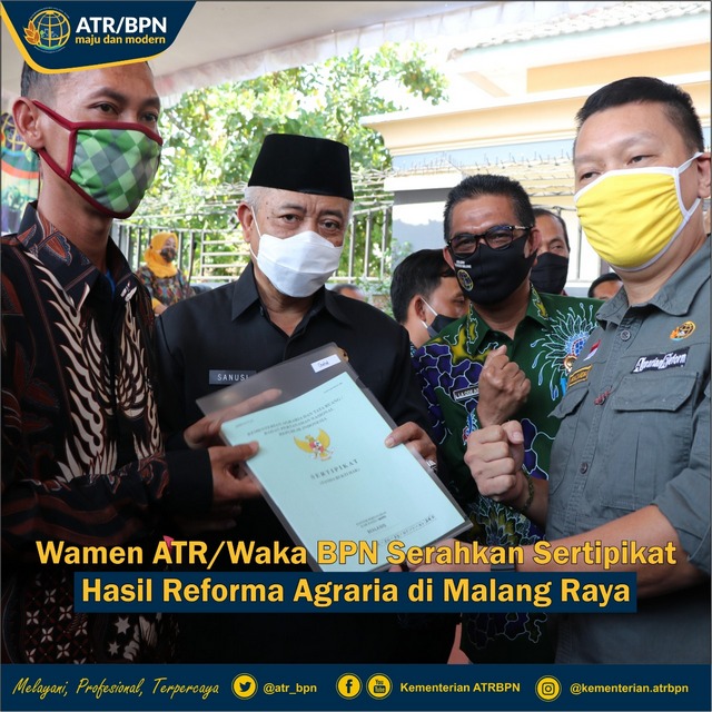 Wamen ATR/Waka BPN Serahkan Sertipikat Hasil Reforma Agraria di Malang Raya