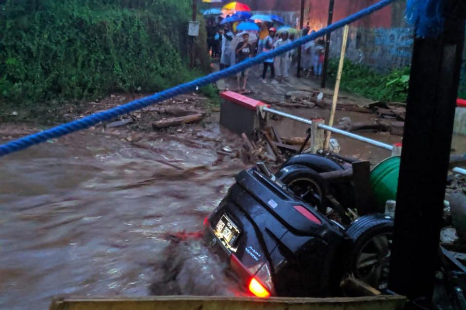 Banjir Bandang Hanyutkan Satu Rumah Warga Sukabumi