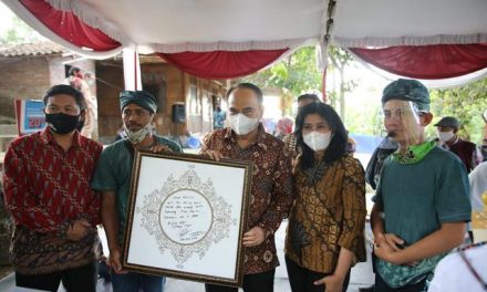 Ajak Masyarakat Gunakan Batik, Wamen Budi Arie Sebut Tanda Bangga Buatan Indonesia