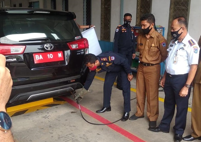 Uji Emisi Kendaraan Dinas Roda Empat, Rida Ananda : Pertahankan Kualitas Udara Agar Selalu Baik di Kota Ini