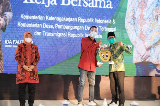 Kemendes dan Kemnaker Berikan Bantuan Karya Produktif di Tuban