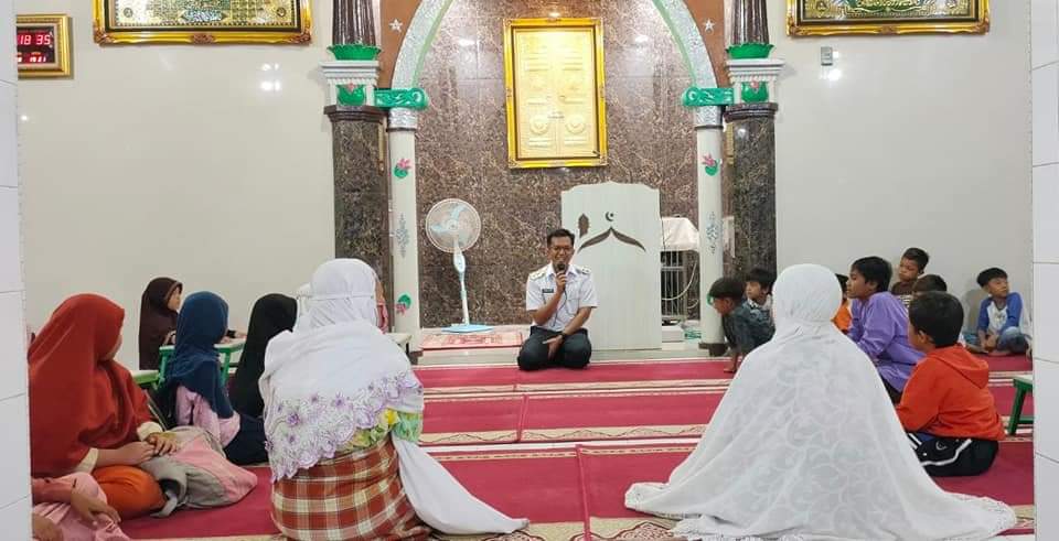 Wakil Wali Kota Payakumbuh Erwin Yunaz Sapa Anak-Anak Mengaji Di Masjid Makmur NDB