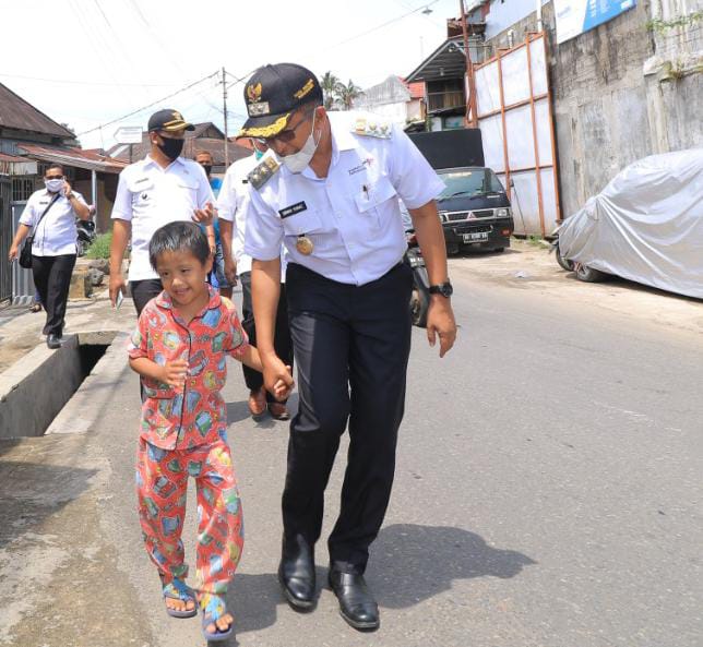 Atan, Anak Berkebutuhan Khusus Diajak Wawako Keliling Kota Payakumbuh Dengan BA 2 M