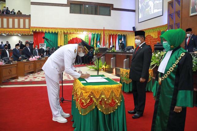 Mendagri Lantik Nova Iriansyah Sebagai Gubernur Aceh