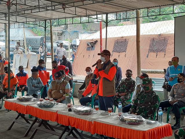 Tinjau Pengungsian Gunung Merapi di Boyolali, Kepala BNPB Ingatkan Protokol Kesehatan