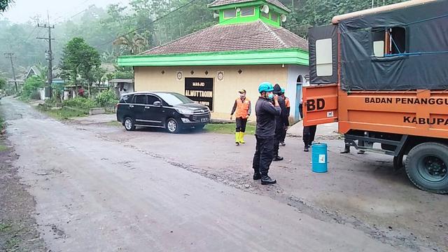 Awan Panas Guguran Gunung Semeru Berjarak Luncur 2.000 Meter