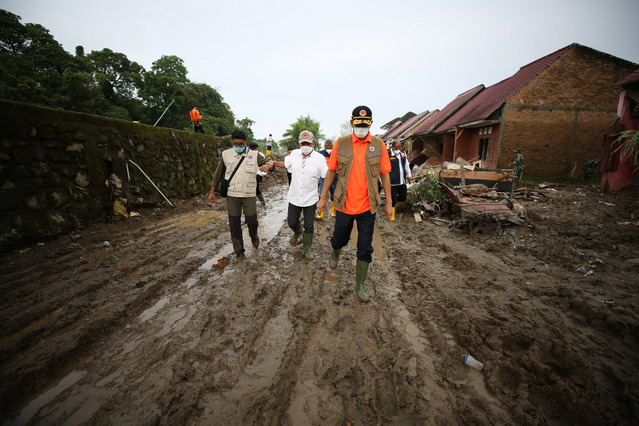 Tinjau Penanganan Banjir di Deli Serdang, Kepala BNPB Berikan Bantuan Dana DSP 500 Juta