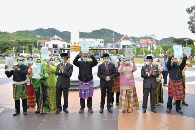 Peringati HBT di Mamuju Tengah, Gus Menteri sebut Transmigran Pahlawan NKRI