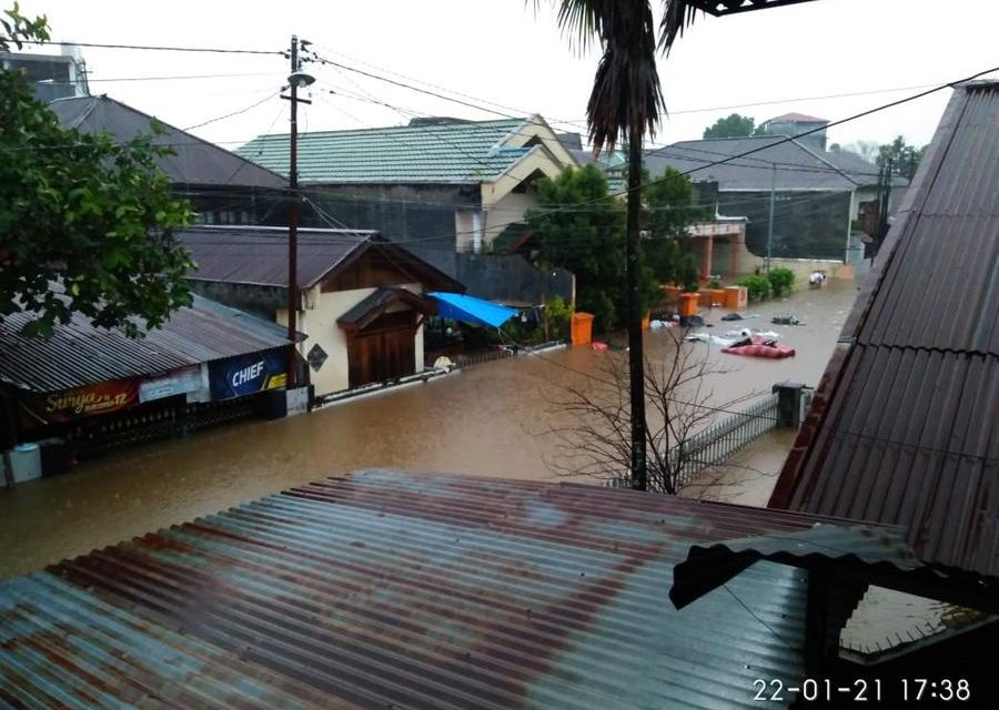 Warga Manado Delapan Kecamatan Dilanda Banjir