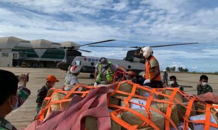 Keahlian dan Kecepatan dengan Helikopter Chinook Kirim Bantuan Korban Gempa Sulbar