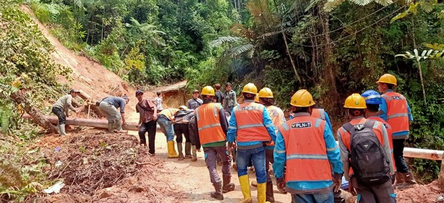 PLN Berhasil Menyalakan 99,9% Gardu Terdampak Banjir di Kalsel