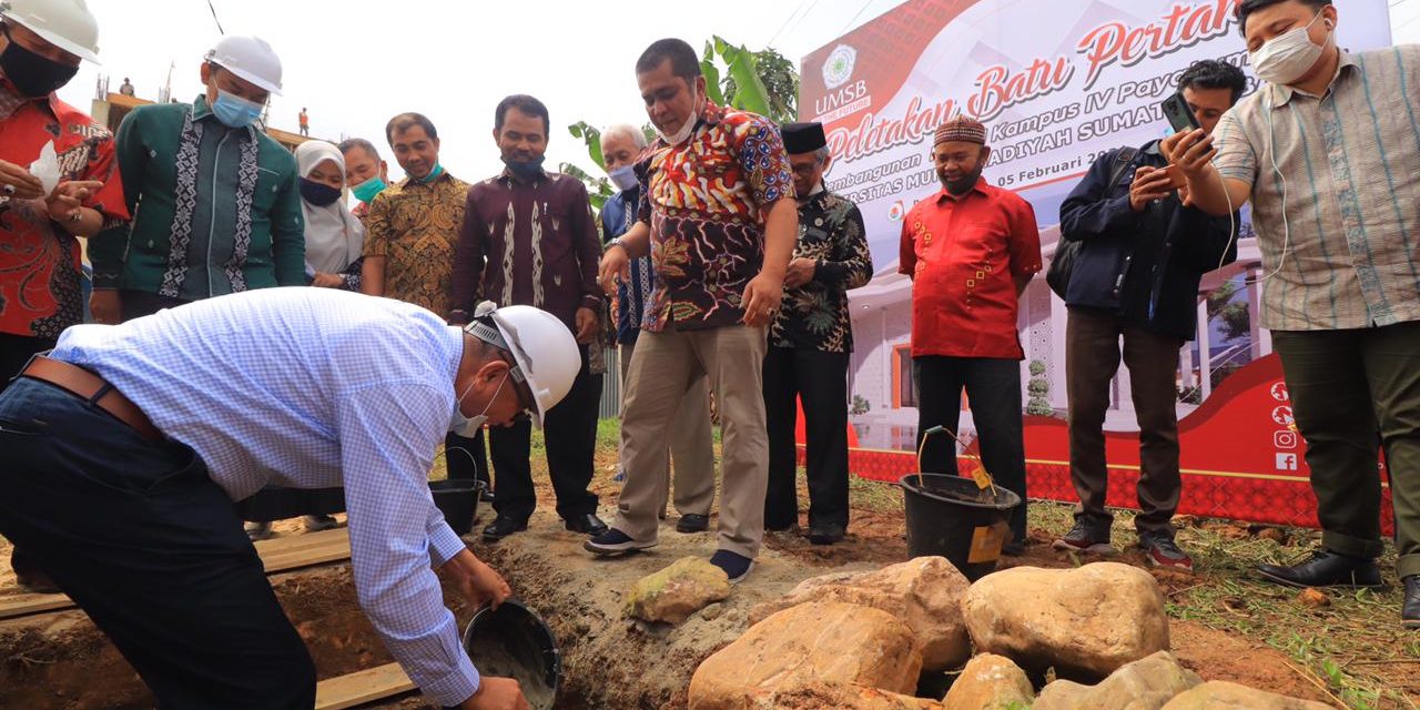 UMSB Payakumbuh Bakal Punya Mesjid, Wako Riza Falepi Letakkan Batu Pembangunan Pertama