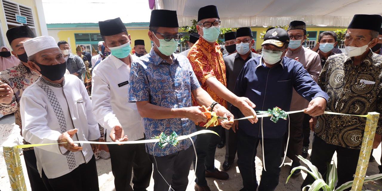 Walikota Payakumbuh Bersama Gubernur Sumbar Resmikan Ruang Kelas Baru Ponpes Syekh Ibrahim Harun