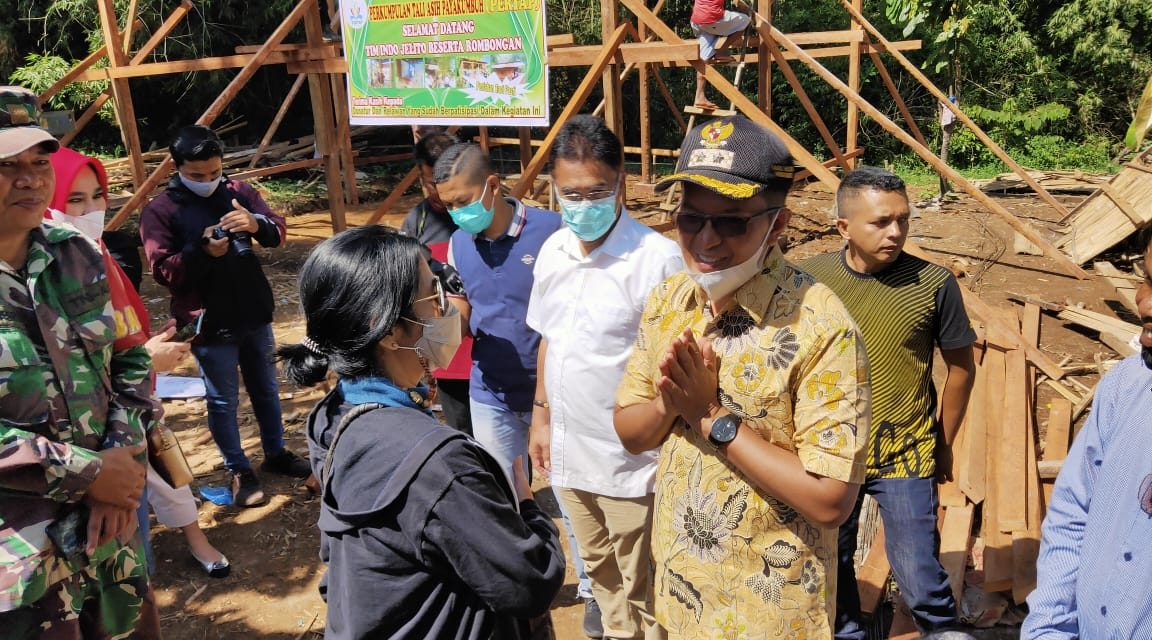 Rumah Arif “Dipasamoan” Pertap Bersama Wawako Erwin Yunaz Dan Indo Jalito