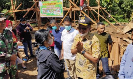 Rumah Arif “Dipasamoan” Pertap Bersama Wawako Erwin Yunaz Dan Indo Jalito