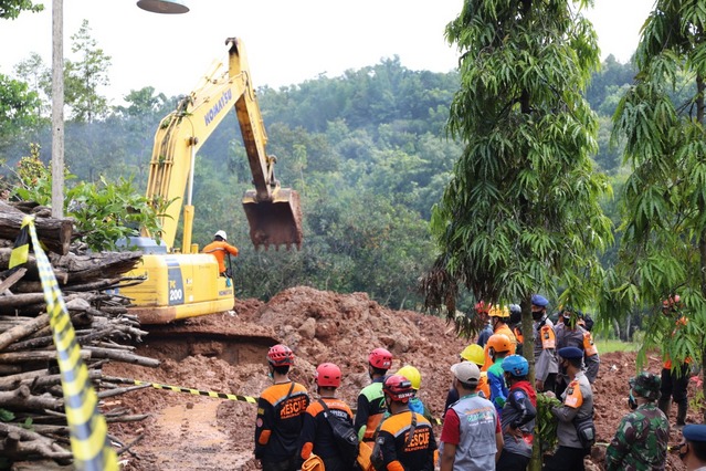 [Update] – 13 Korban Meninggal Dunia Berhasil Ditemukan  dan 6 Orang Masih Hilang Pascalongsor Desa Ngetos