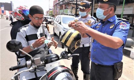 HUT Damkar Di Kota Payakumbuh, Diwarnai Aksi Bagi-bagi Masker