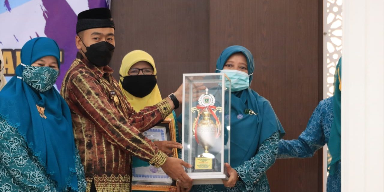 Goro Serentak Di Bulan Bakti Dasawisma ke VIII Kota Payakumbuh, Buk Zaidar Raih Juara 1 Tingkat Provinsi