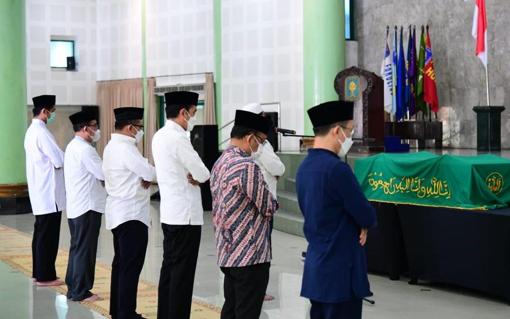 Presiden Jokowi Takziah ke Tempat Duka Mendiang Artidjo Alkostar