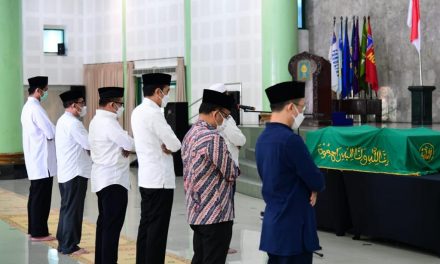 Presiden Jokowi Takziah ke Tempat Duka Mendiang Artidjo Alkostar