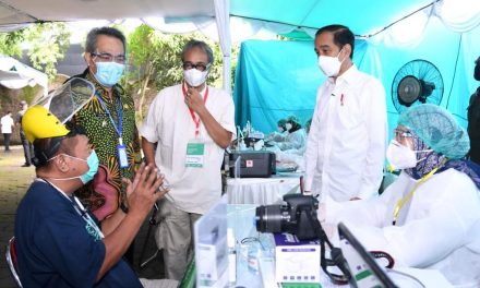 Tinjau Vaksinasi bagi Seniman dan Budayawan, Presiden: Semangat dan Karya Mereka Tak Pernah Berhenti