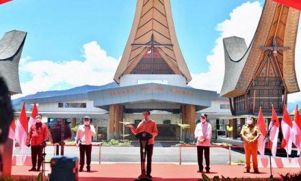 Presiden Jokowi Resmikan Bandara Toraja