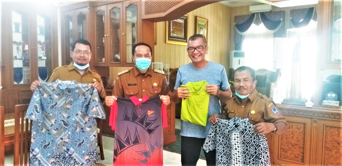 Dukung YATIM BALAKI, Wali Kota Riza Falepi Sumbangkan Baju Layak Pakai