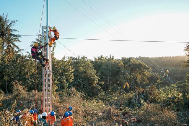 PLN Terjunkan 723 Personel, Kelistrikan 6 Kabupaten di NTT Pulih 100%