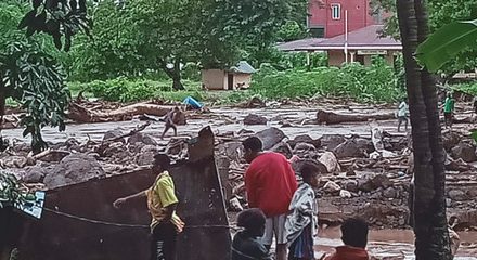 [Update] – Sebanyak 27 Warga diperkirakan Masih Hilang Akibat Banjir Bandang Flotim