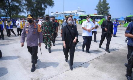 Tinjau Larangan Mudik di Bakauheni, Puan Apresiasi Petugas