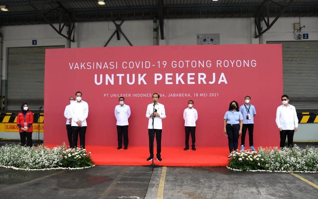 Presiden Jokowi Tinjau Pelaksanaan Perdana Vaksinasi Covid-19 Gotong Royong untuk Pekerja