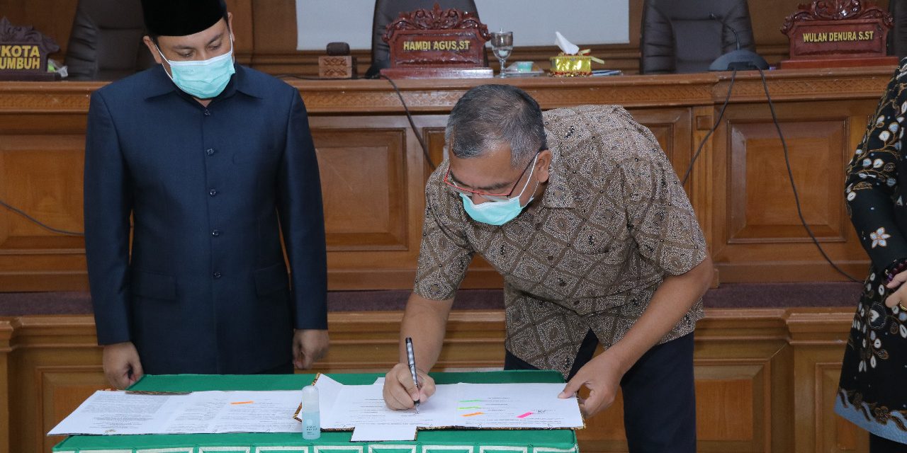 Ranperda Pertanggungjawaban Pelaksanaan APBD 2020 Disahkan DPRD dihadiri Walikota Riza Falepi