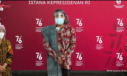 Presiden Jokowi Terima Aktivis Lingkungan Togu Simorangkir di Istana