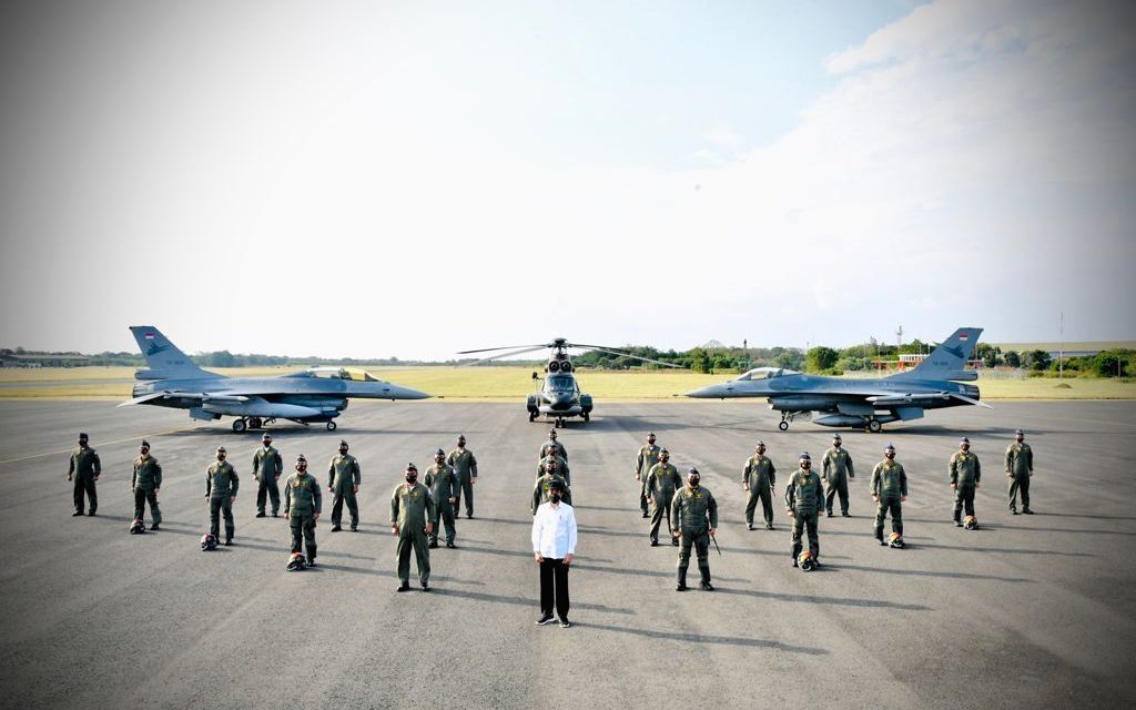 Momen Presiden Foto Bersama Penerbang Garuda Flight dan Nusantara Flight