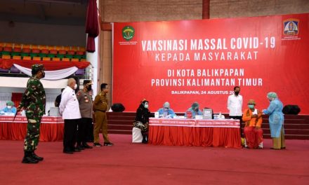 Presiden Jokowi Tinjau Vaksinasi Covid-19 bagi Masyarakat di Kota Balikpapan