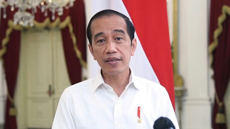 Presiden Minta Menkes Pangkas Harga Tes PCR